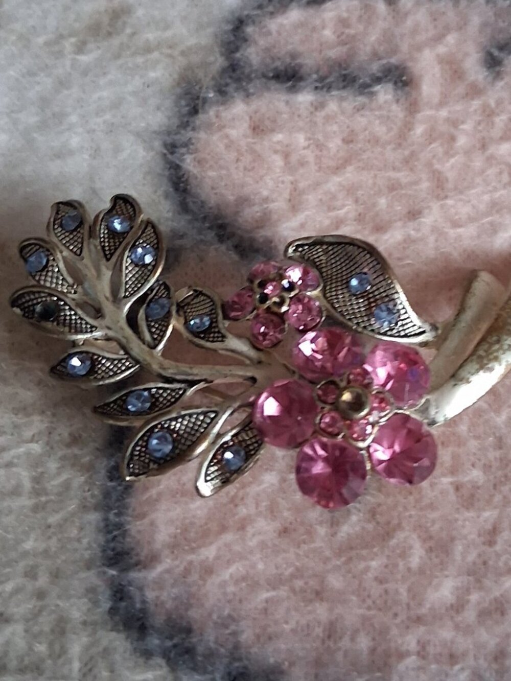 VINTAGE AVON BROOCH